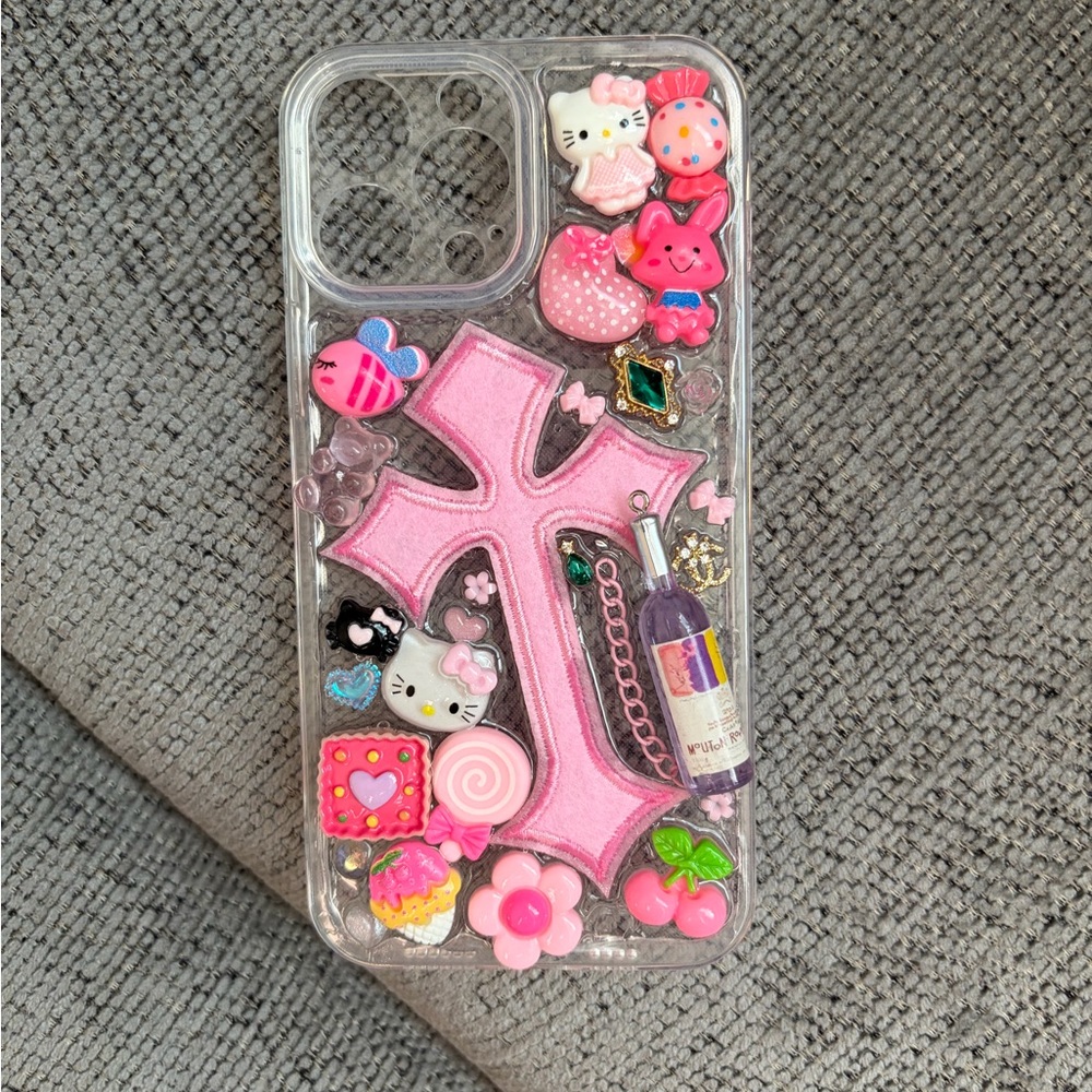 Hello kitty junky phone case , never been used 13 pro max
